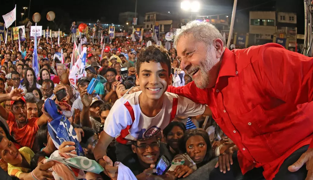 Lula comemora Globo de Ouro e diz que não poderia ter vindo em melhor momento e que prêmio dado a Fernanda Torres fortalece a democracia